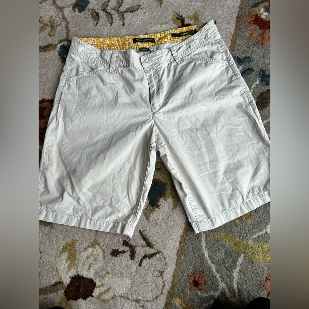 Eddie Bauer Women’s Cream Flat Cargo Shorts 100% Cotton Mercer Fit Size 8